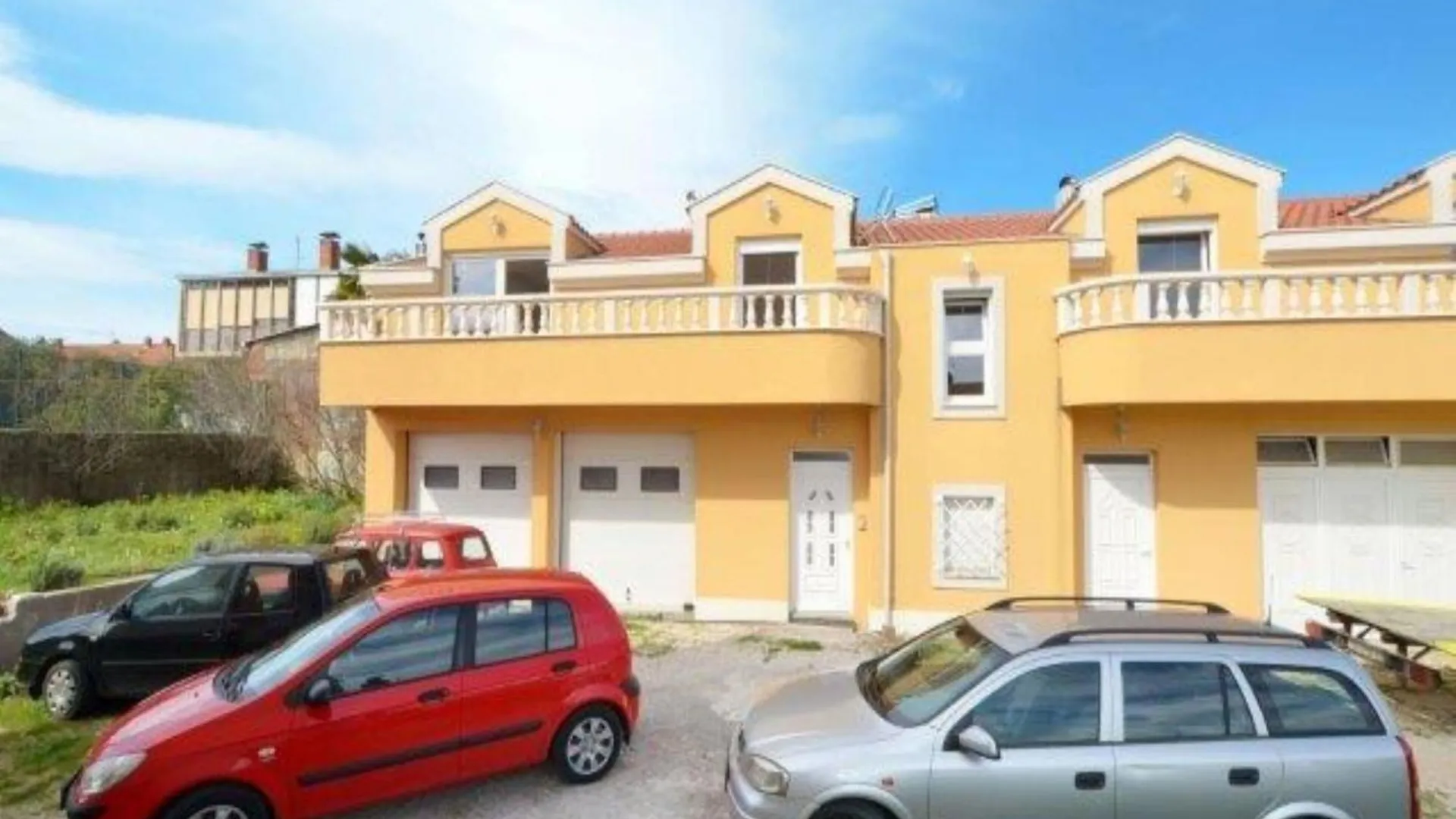 Bright Kastela Apartment With Balcony And Private Parking