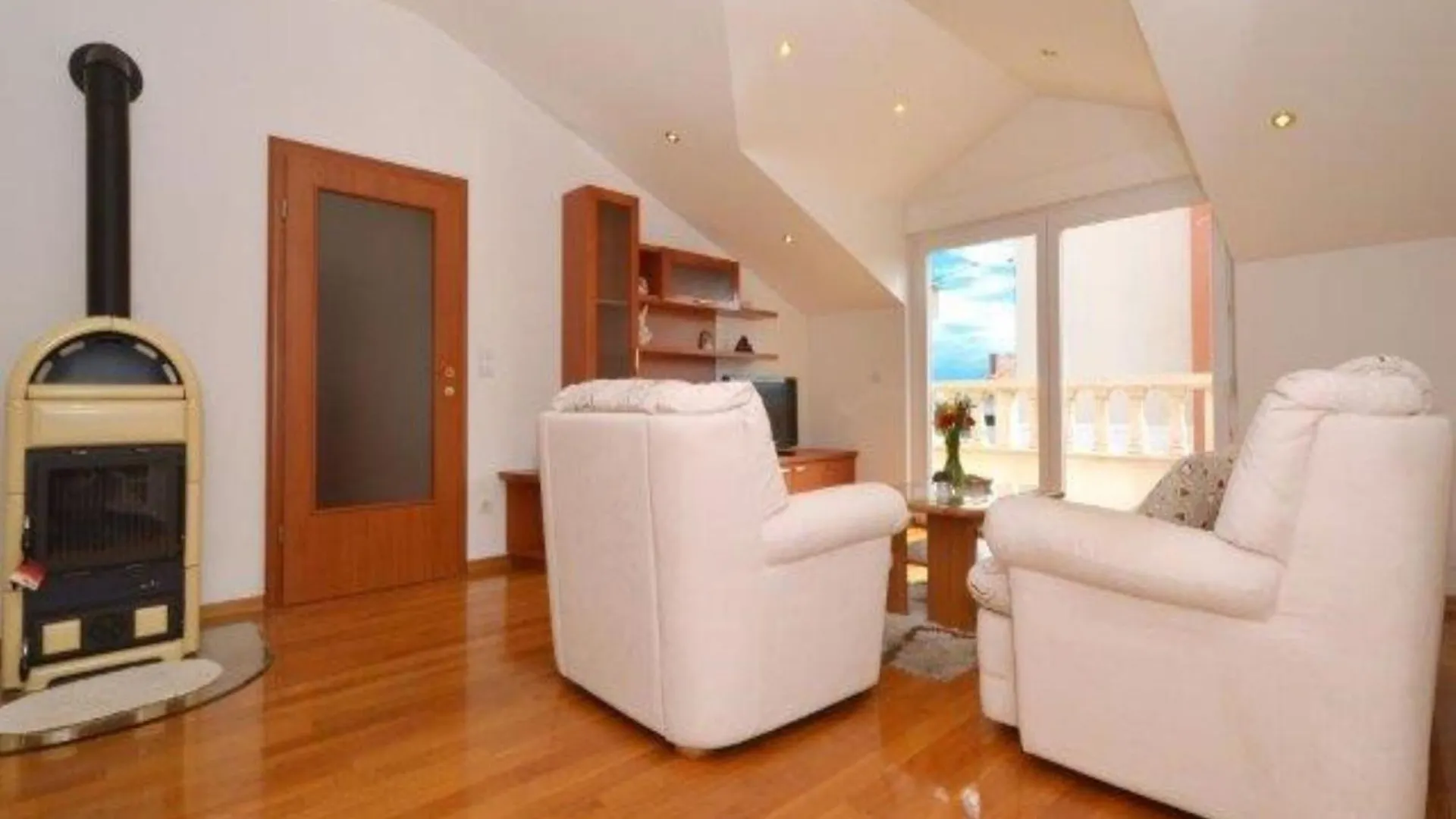 Bright Kastela Apartment With Balcony And Private Parking