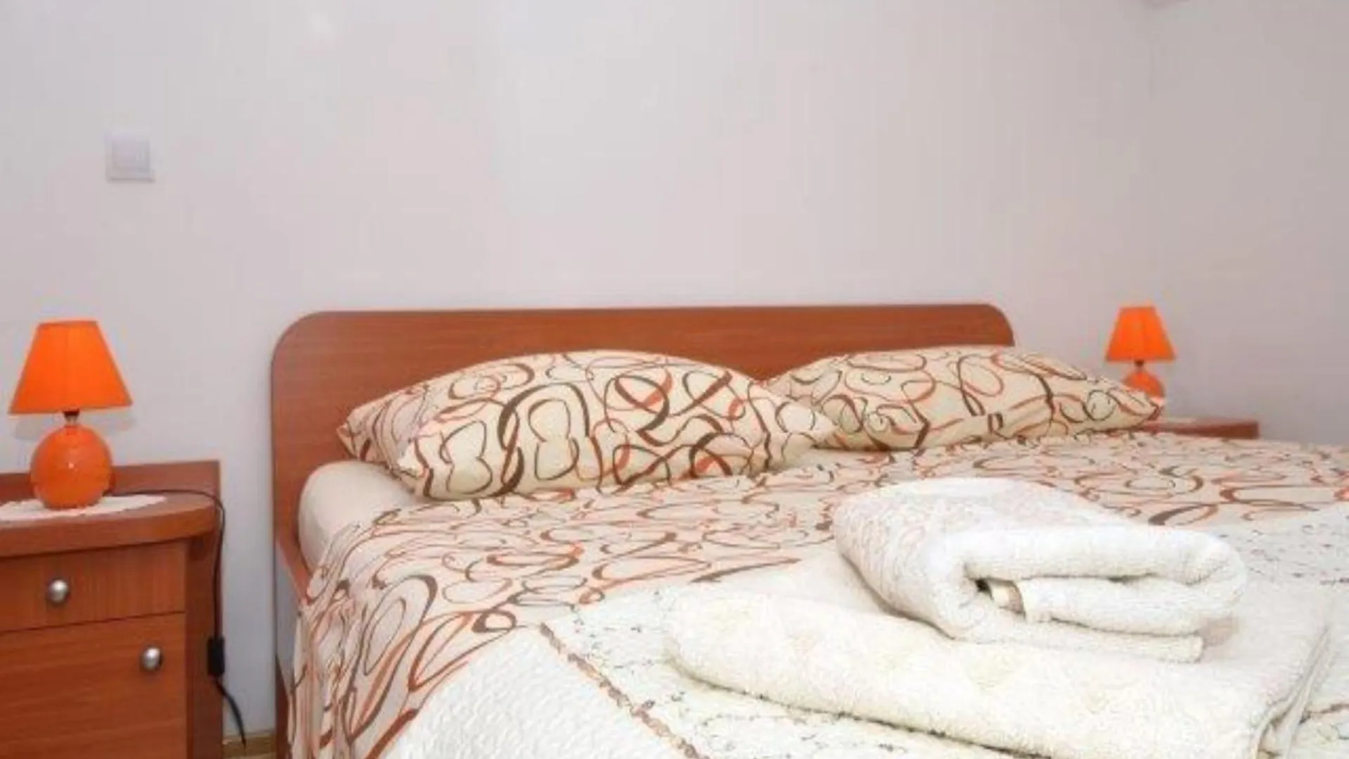 Bright Kastela Apartment With Balcony And Private Parking